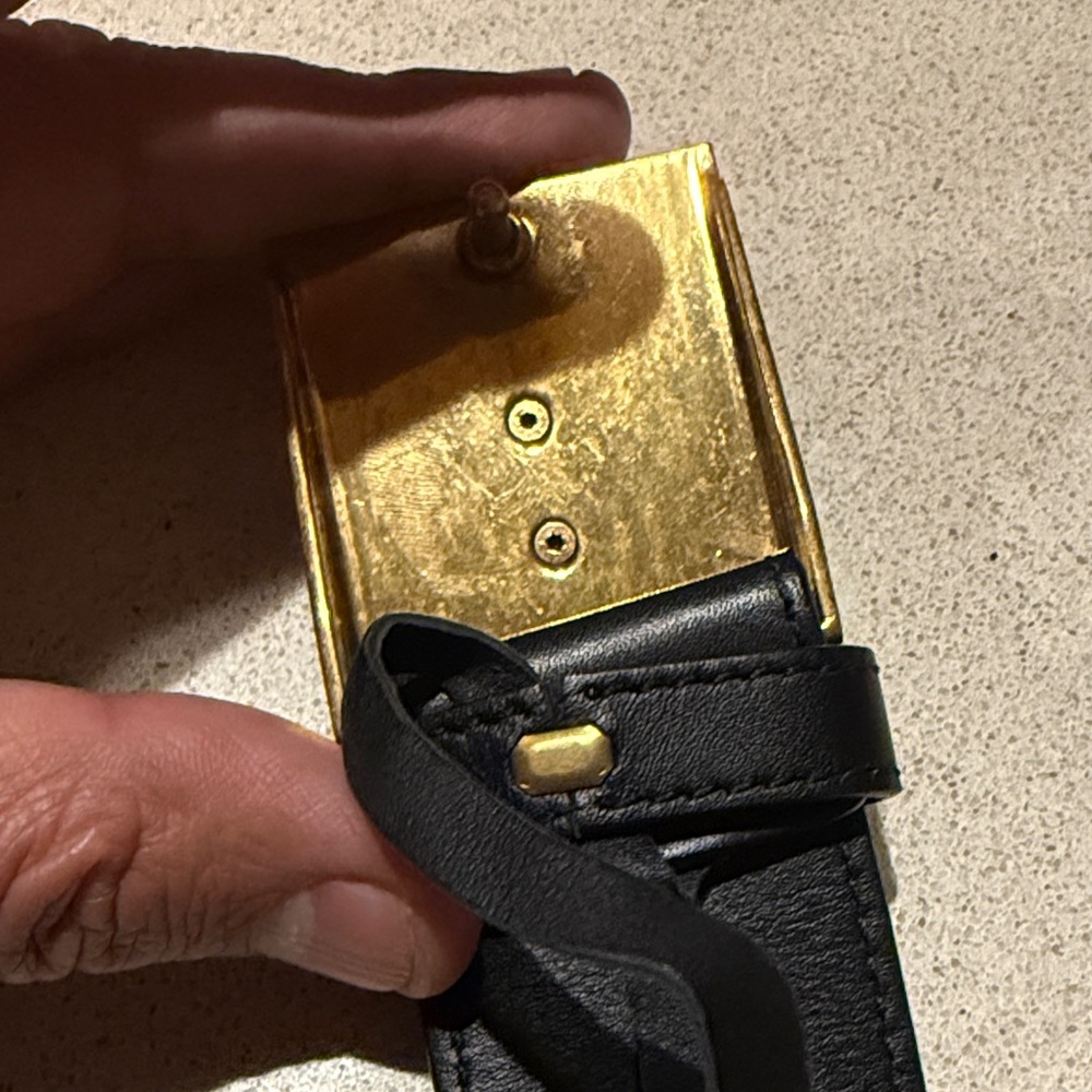 Gucci Black Leather Belt with Gold Tiger Head Buckle - Picture 3 of 6